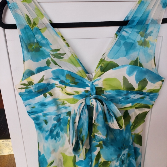 Beautiful watercolor dress, perfect for a brunch perfect or wedding on a beach - Picture 3 of 11